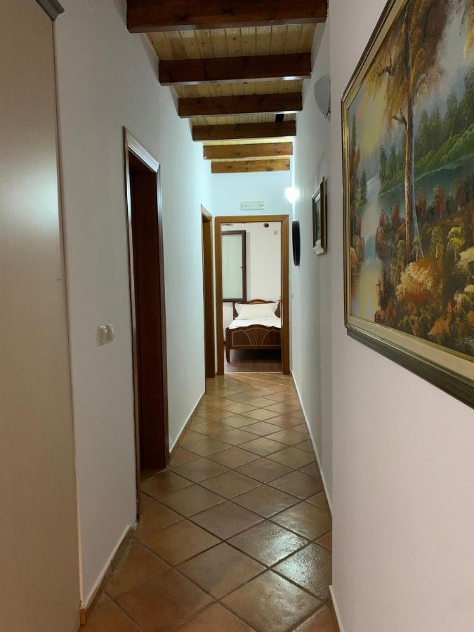 Nomad House-Entire House At Your Disposal,4 Guests Μπεράτ Εξωτερικό φωτογραφία