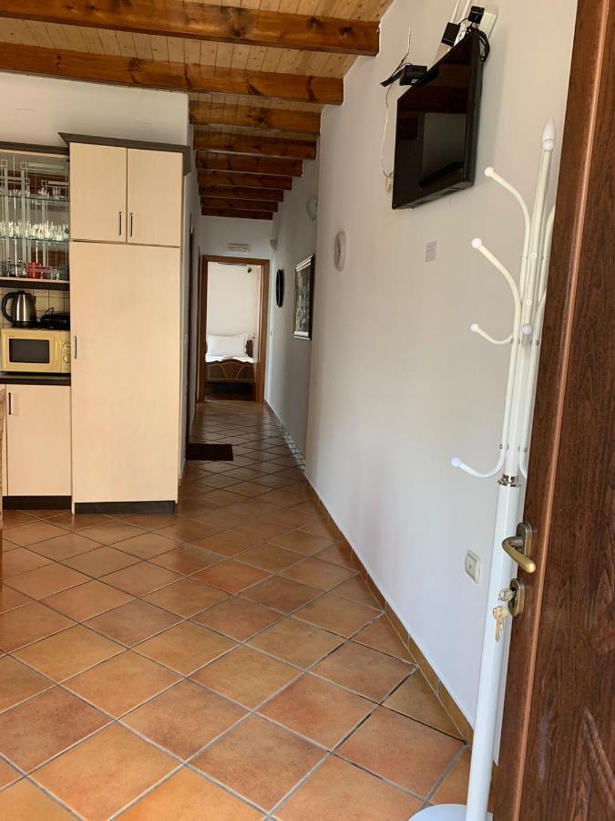Nomad House-Entire House At Your Disposal,4 Guests Μπεράτ Εξωτερικό φωτογραφία