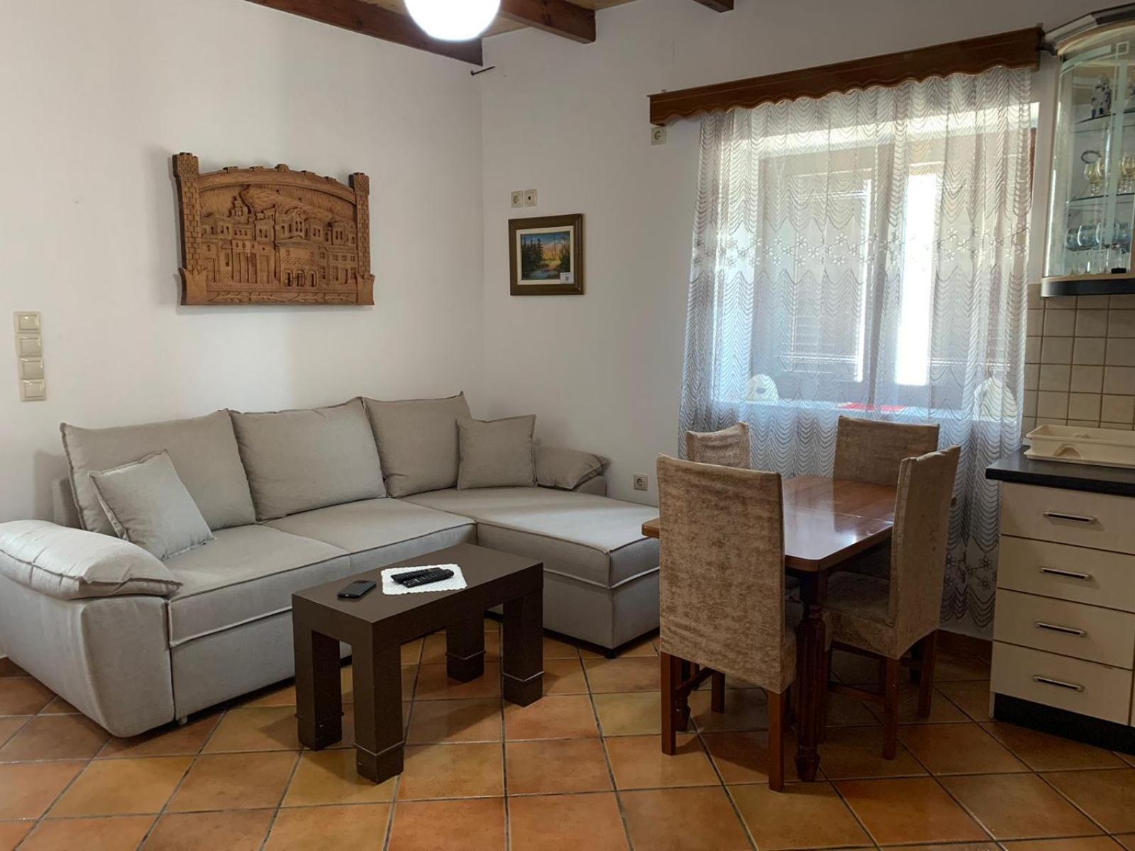 Nomad House-Entire House At Your Disposal,4 Guests Μπεράτ Εξωτερικό φωτογραφία