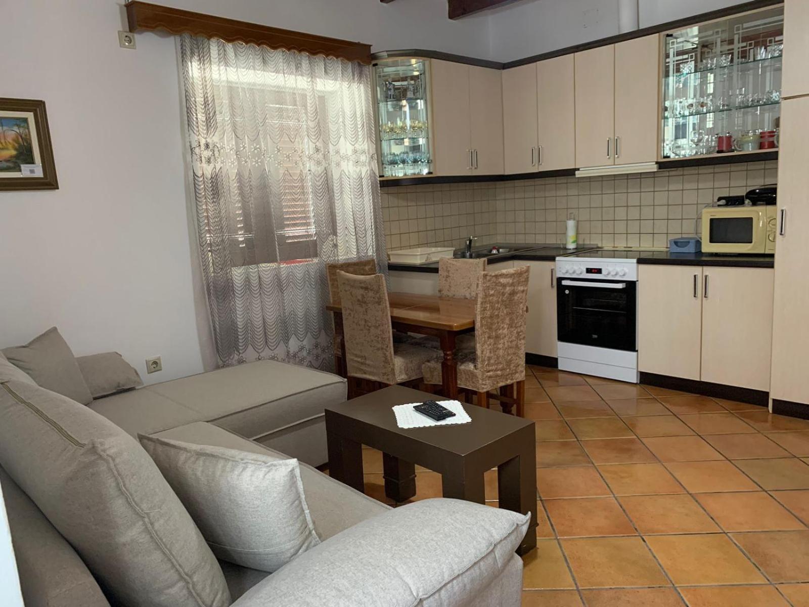 Nomad House-Entire House At Your Disposal,4 Guests Μπεράτ Εξωτερικό φωτογραφία